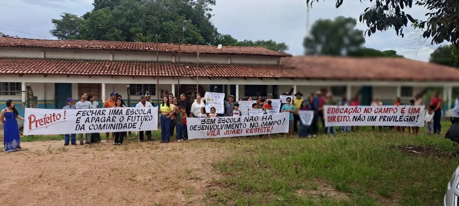 Comunidade Juari protesta contra fechamento de escolas rurais em Pequizeiro