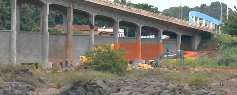 Preparativos para implosão da ponte entre o Tocantins e o Maranhão — Foto: Reprodução/Tv Anhanguera