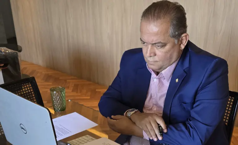 Senador Eduardo Gomes participa de reunião com Parlamento Europeu sobre regulamentação da Inteligência Artificial e diplomacia digital