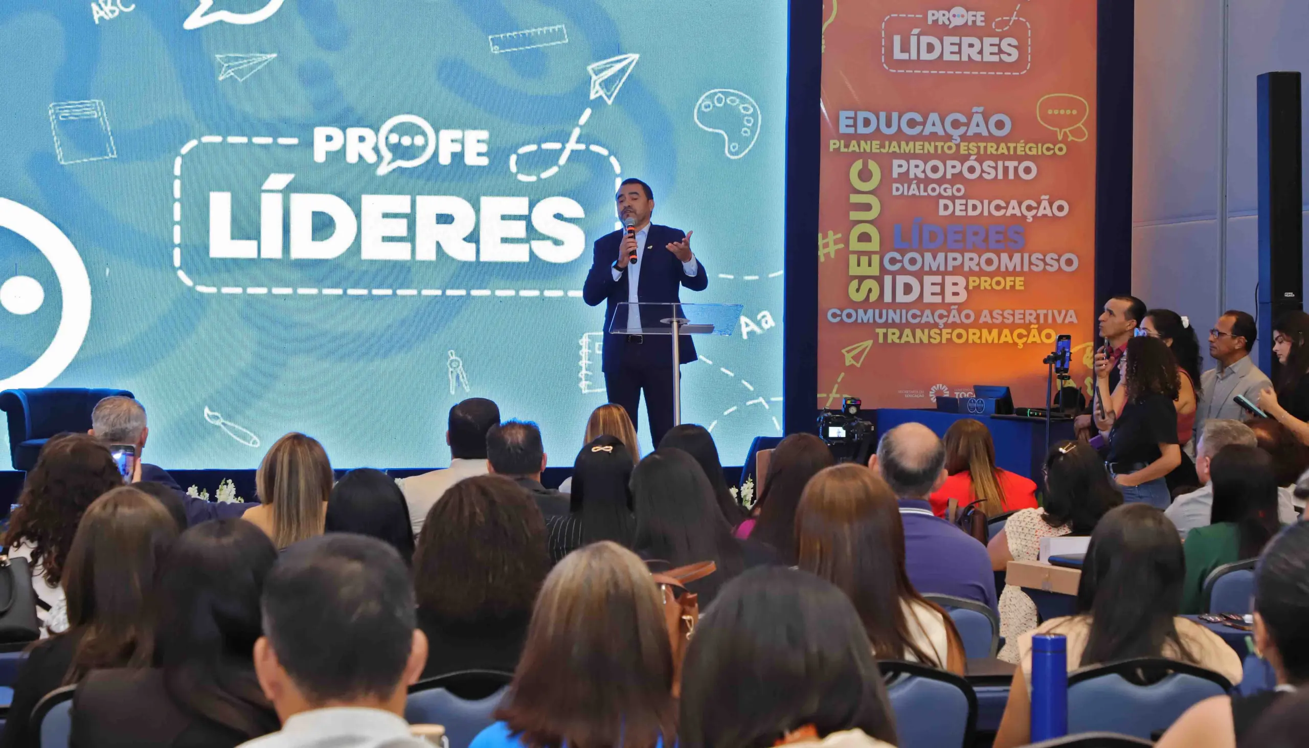 Governador Wanderlei Barbosa participa da abertura do Encontro Formativo Profe Líderes, reforçando a parceria entre Estado e municípios para fortalecer a educação no Tocantins