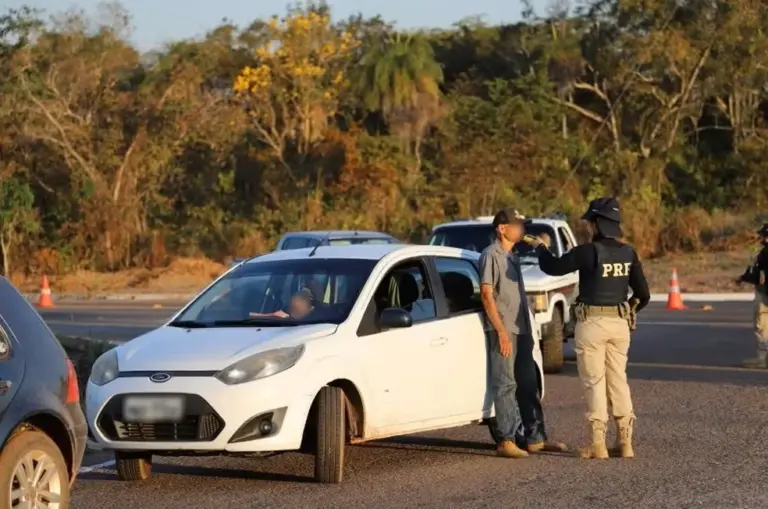 Policial rodoviário em estrada do Tocantins — Foto: PRF/ Divulgação