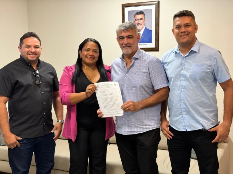 Amélio recebeu o vice-prefeito da cidade, Clebão; com o secretário de Infraestrutura, Ronaldo Barbalho, e a presidente da Câmara - Foto: Amanda Germiniani/Ascom Presidência Amélio recebeu o vice-prefeito da cidade, Clebão; com o secretário de Infraestrutura, Ronaldo Barbalho, e a presidente da Câmara - Foto: Amanda Germiniani/Ascom Presidência