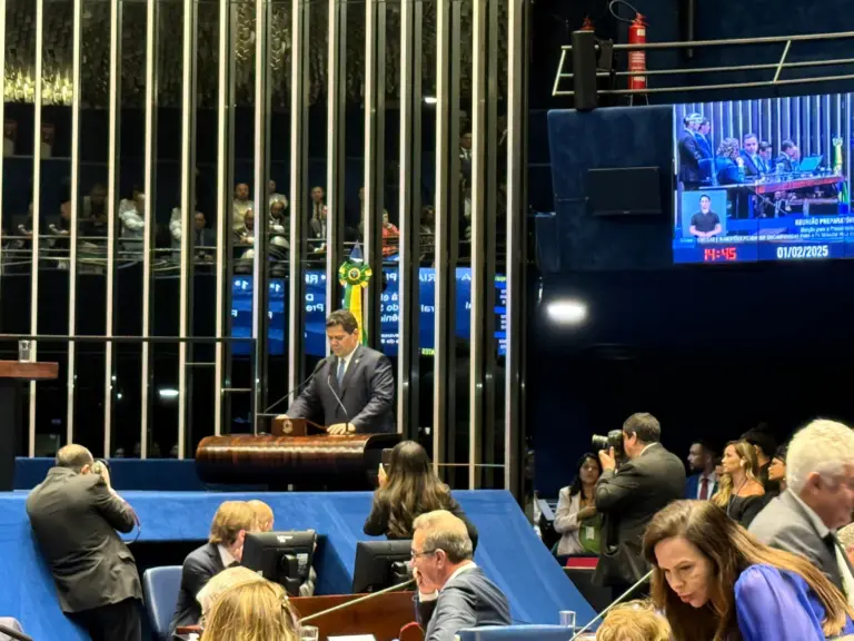 Davi Acolumbre faz discurso e pede votos em sessão preparatória de eleição neste sábado - Foto: Divulgação