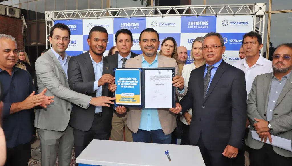 Governador Wanderlei Barbosa assina a autorização da Lototins, marcando o início das operações da primeira Loteria Estadual do Tocantins  