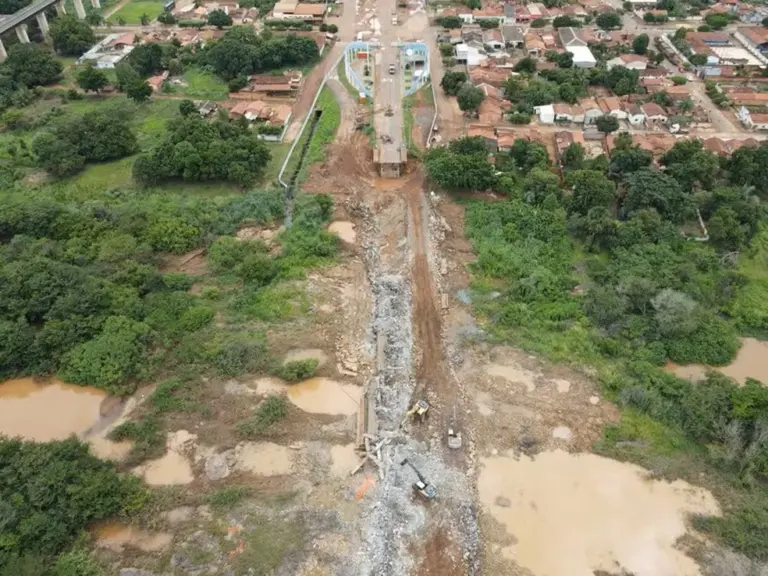 Metade dos destroços da ponte Juscelino Kubitschek de Oliveira foram retirados após implosão — Foto: Divulgação/DNIT