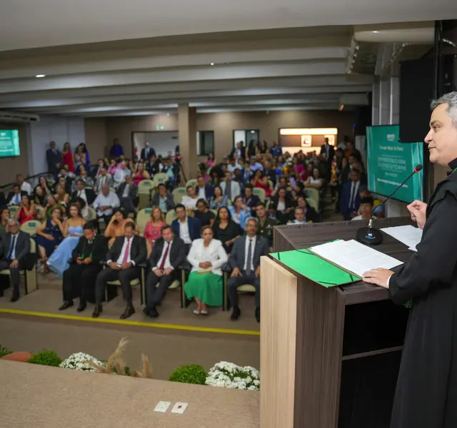Pedro Alexandre em discurso após ser empossado: compromisso com as pessoas assistidas e a luta por direitos - Foto: Rafael Batista/Comunicação DPE-TO
