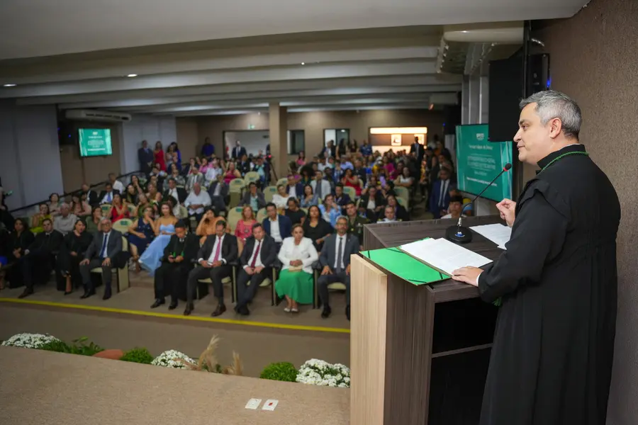 Pedro Alexandre em discurso após ser empossado: compromisso com as pessoas assistidas e a luta por direitos - Foto: Rafael Batista/Comunicação DPE-TO