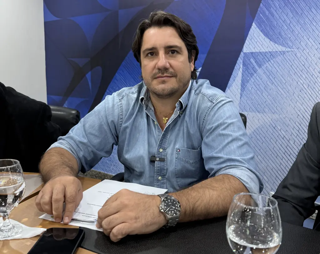 Fortes participa de reunião entre governo e agro para agilizar processos ambientais e garante que Assembleia está pronta para votar mudanças Fortes participa de reunião entre governo e agro para agilizar processos ambientais e garante que Assembleia está pronta para votar mudanças