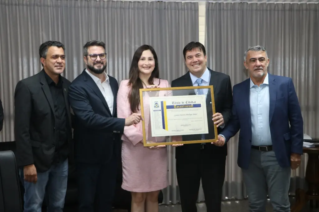 O presidente Gedeon Pitaluga recebe Título de Cidadão Tocantinense