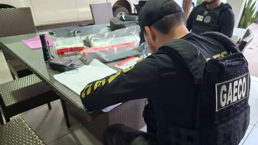 Gaeco cumpre mandados de busca em Araguaína — Foto: Gaeco/MPTO/Divulgação