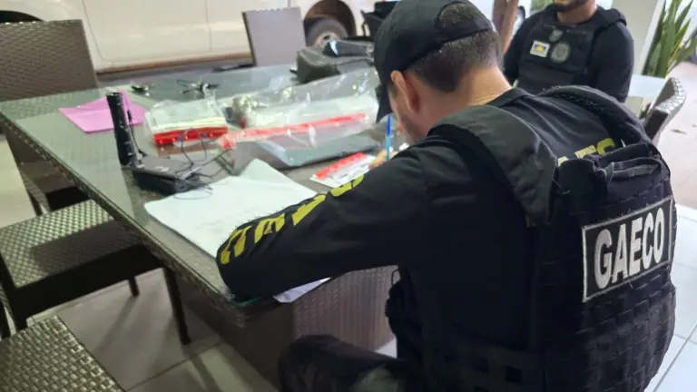 Gaeco cumpre mandados de busca em Araguaína — Foto: Gaeco/MPTO/Divulgação