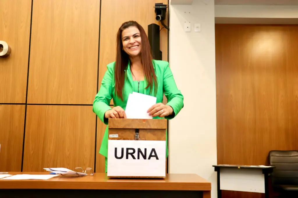 Karina Café assume presidência e vice-presidência em comissões estratégicas da Câmara Municipal