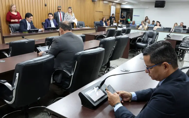 Na Aleto: Resolução assinada por 15 deputados limita recondução na presidência de comissões