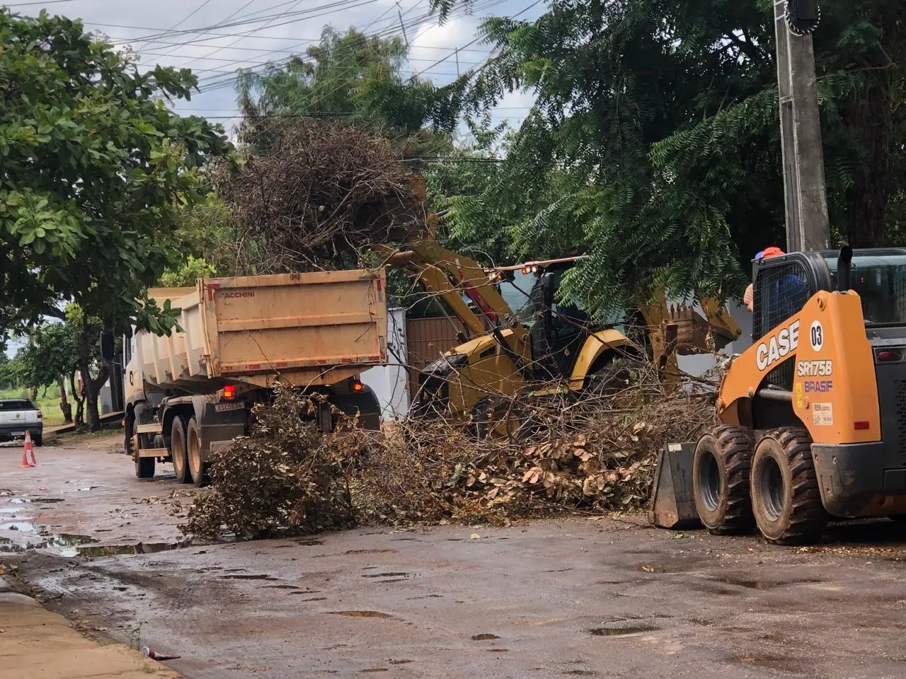 Mutirões da prefeitura dão nova cara a bairros e recolheram mais de 16 mil metros cúbicos de entulho só em janeiro ; Eduardo Siqueira: “vamos resgatar a alegria de viver em Palmas”