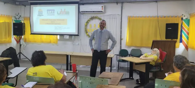 


Aulas estão sendo ministradas no polo de Palmas pelo professor Victor Hugo Figueiró de Almeida - Foto: Divulgação
