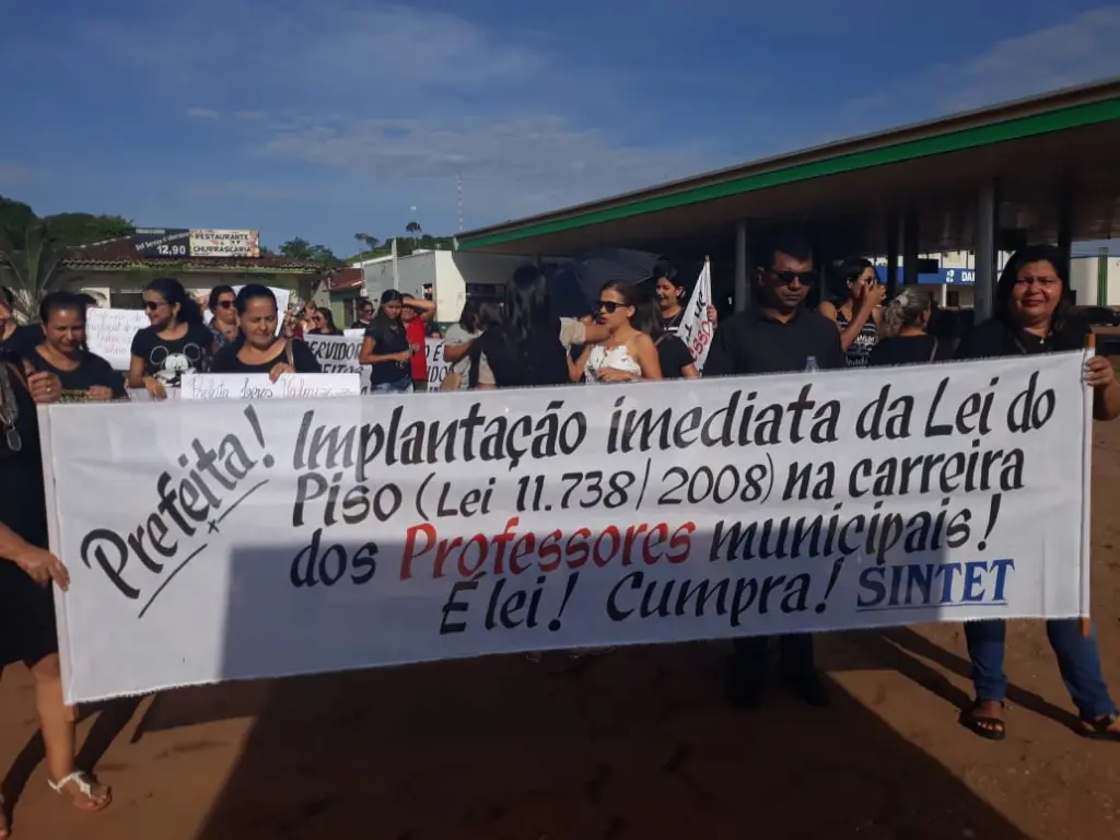 Justiça determina aplicação de reajuste do piso do magistério para professores em Guaraí Justiça determina aplicação de reajuste do piso do magistério para professores em Guaraí