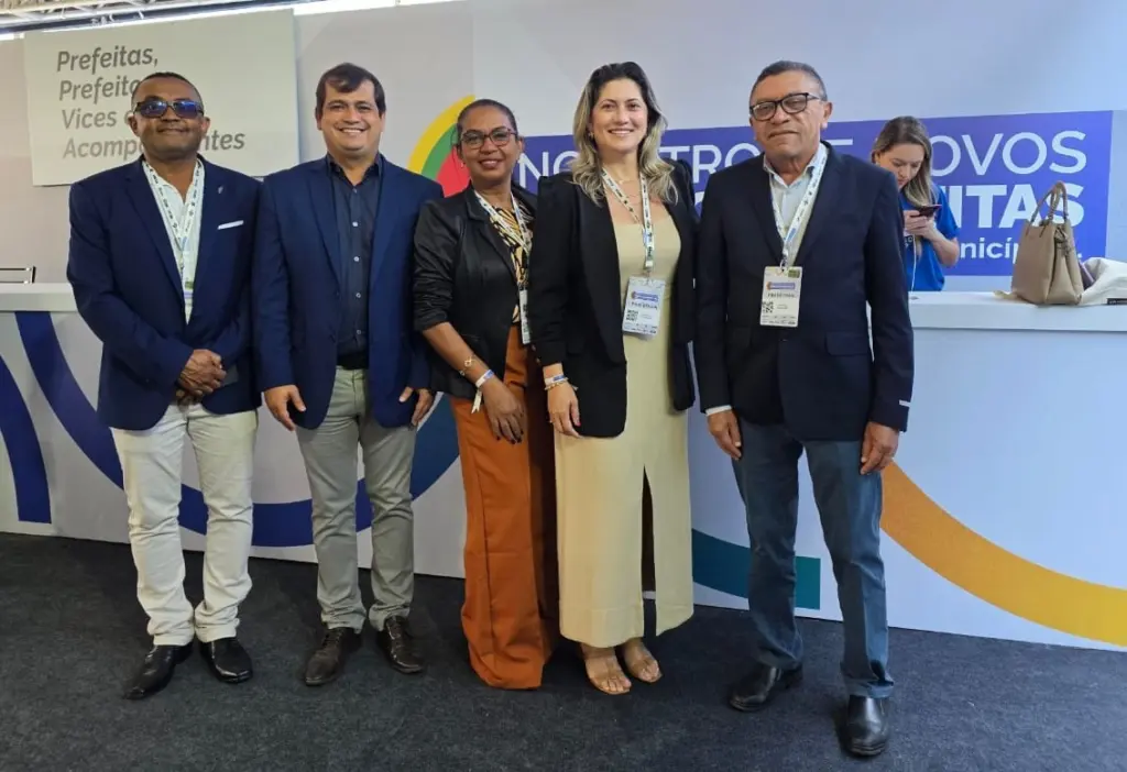 Presidente da ATM, Diogo Borges, ao lado de prefeitos e prefeitas do Tocantins Presidente da ATM, Diogo Borges, ao lado de prefeitos e prefeitas do Tocantins