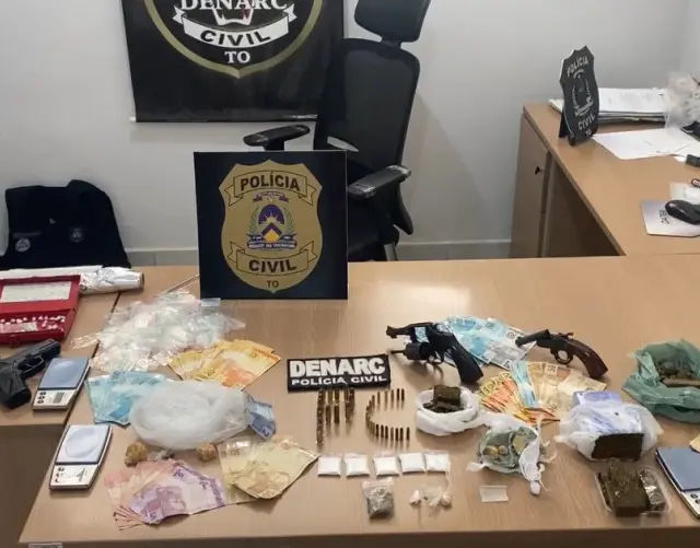 Polícia apreende drogas, armas de fogo, munições e dinheiro em Araguaína — Foto: Luiz Ernandes/Alta Tensão