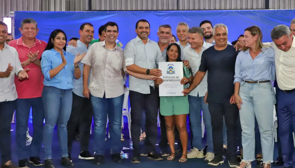Após décadas de espera, Governador Wanderlei entrega mais de mil títulos de propriedade a moradores do Taquari Após décadas de espera, Governador Wanderlei entrega mais de mil títulos de propriedade a moradores do Taquari