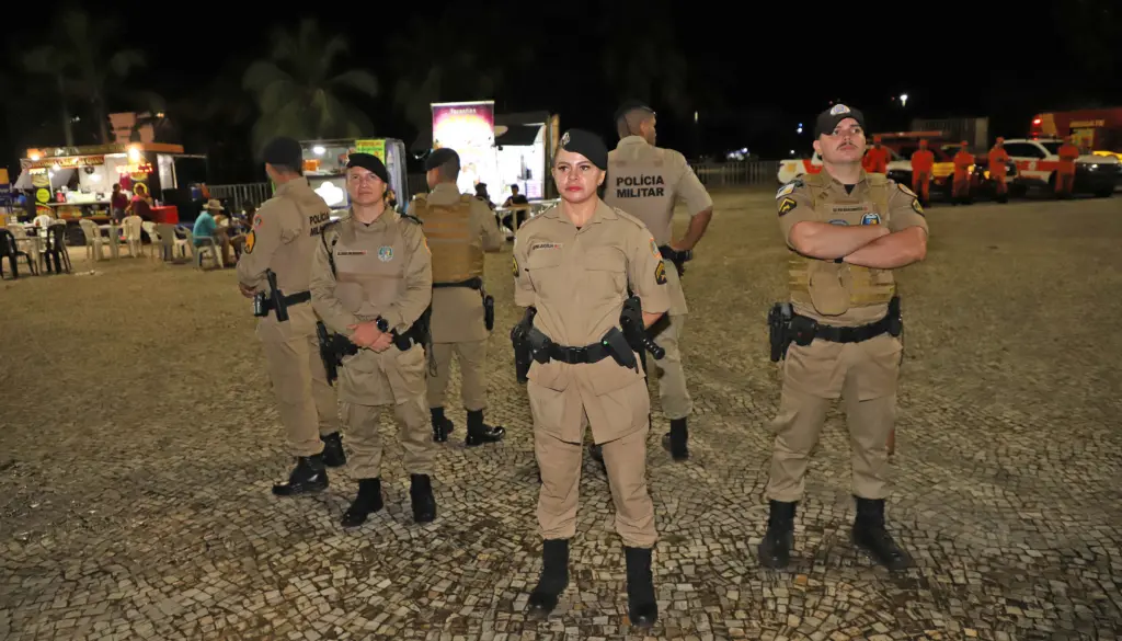Policiais militares realizaram patrulhamento durante o Carnaval na Praça dos Girassóis, em Palmas, garantindo um ambiente seguro para os foliões - Ademir dos Anjos/Governo do Tocantins Policiais militares realizaram patrulhamento durante o Carnaval na Praça dos Girassóis, em Palmas, garantindo um ambiente seguro para os foliões - Ademir dos Anjos/Governo do Tocantins