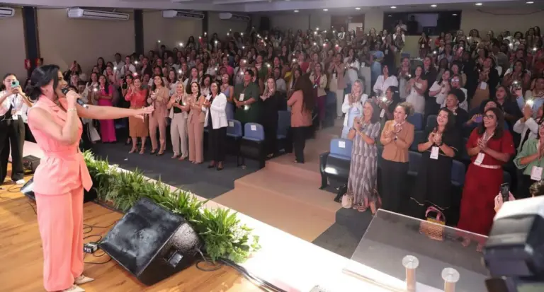 Nos bastidores da movimentação feminina no Palácio: Os recados de Karynne e o 1º encontro que poderia ser o 35º