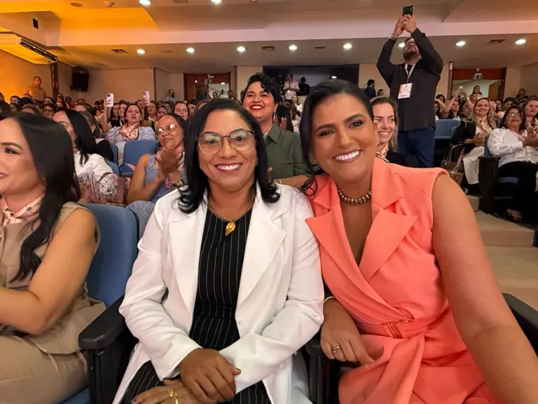Encontro de líderes femininas lota Palácio; Berenice parabeniza Karynne e leva mensagem de força e protagonismo para as mulheres no TO