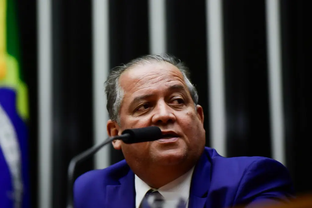 Relatoria de projeto que amplia transparência das emendas comprova traquejo e equilíbrio de Gomes no Congresso