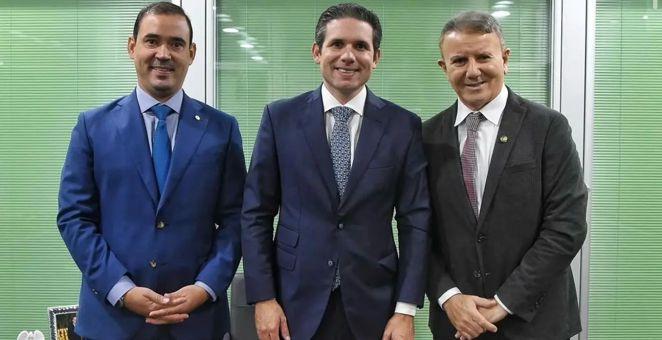 Vicentinho Jr e Eduardo Siqueira cumprem agendas por Palmas em Brasília e articulam com presidente Hugo Motta: “dupla que trabalha com esperança e dedicação”