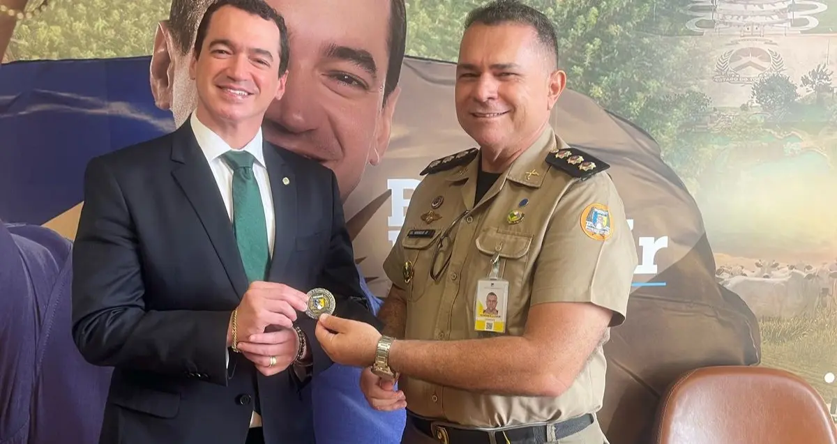 Alexandre Guimarães recebe Medalha “Challenge Coins” da Polícia Militar do Tocantins Alexandre Guimarães recebe Medalha “Challenge Coins” da Polícia Militar do Tocantins