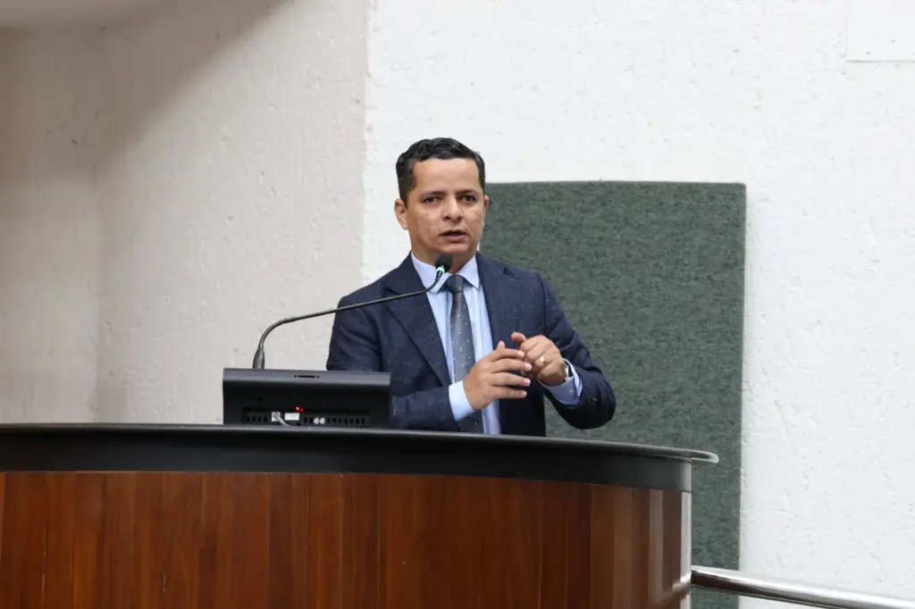 Na tribuna, Jorge Frederico critica posição do prefeito Wagner sobre incentivos fiscais a empresas: “fala irresponsável”