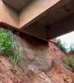 Aterro de ponte interditada na TO-335 será reconstruído após deslizamento — Foto: Reprodução/Colinas Notícias