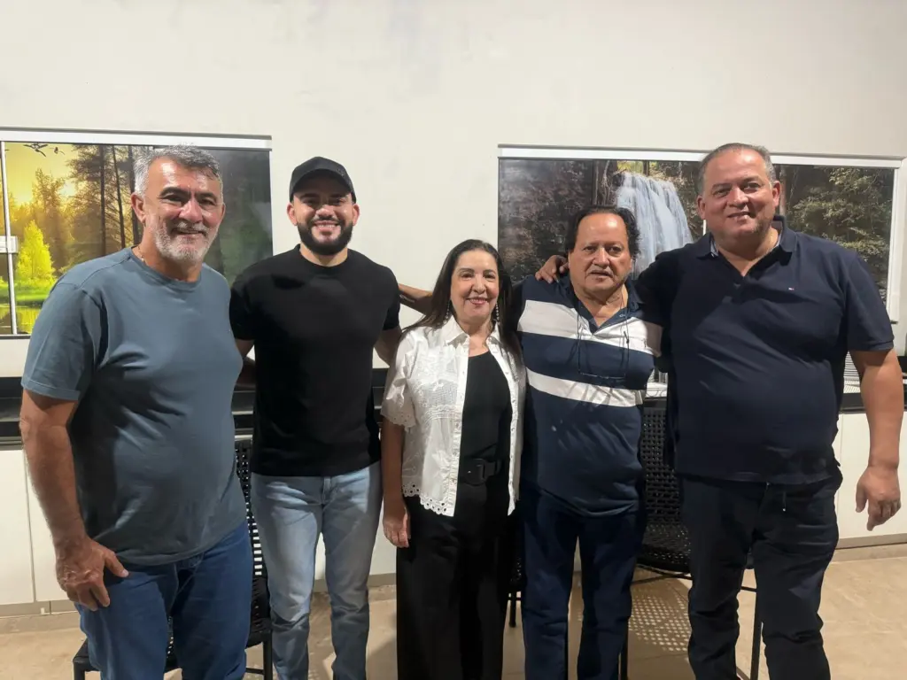 Prefeito Paulo Roberto mostra prestígio político ao receber presidente e vice da Aleto e 1º vice do Senado