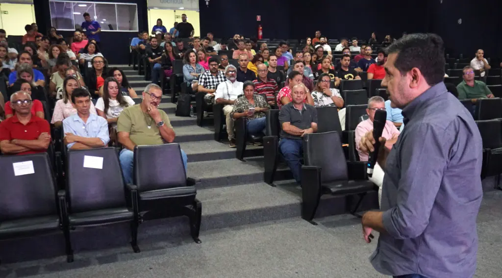 As apresentações foram feitas na Escola de Tempo Integral Domingos da Cruz Machado