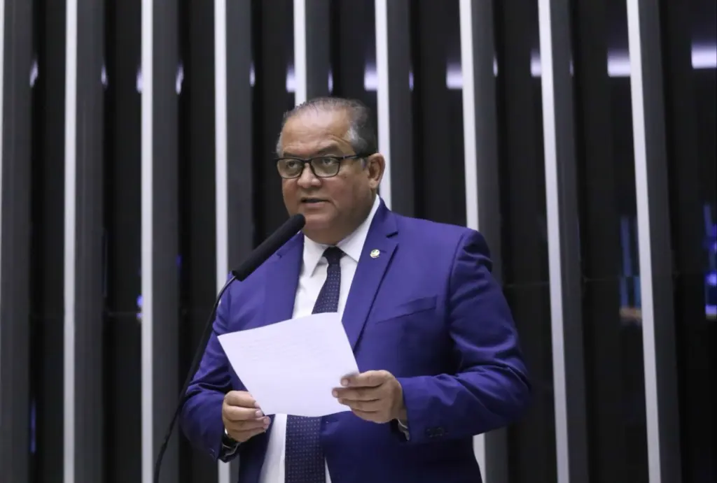 Com Gomes na relatoria, Congresso discute PRCN que disciplina destinação de emendas