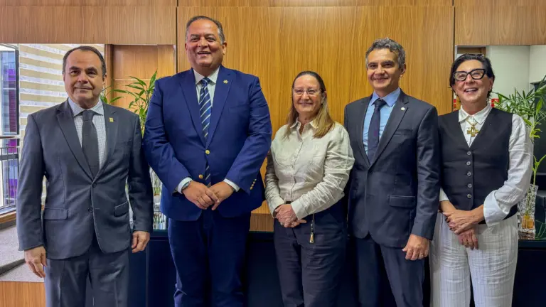 Vice-presidente do Senado, Eduardo Gomes visita TJ e TCE, destaca fortalecimento institucional e debate sobre a PEC nº 10