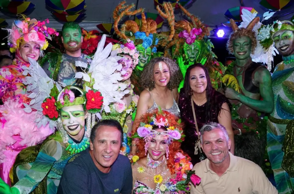No 2º dia de Carnaval em Gurupi, Olodum, Vingadora e bandas regionais arrastam multidão de foliões; Josi curte no meio do povo 