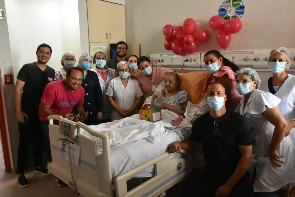  A festa surpresa foi organizada pela equipe assistencial e de Humanização - Foto: Ellayne Czuryto/Governo do Tocantins 
