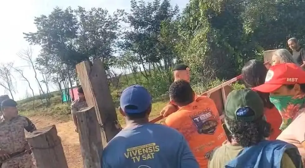 Abordagem em acampamento de Caseara — Foto: Reprodução