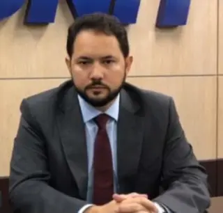 Luiz Antonio é servidor público federal de carreira desde agosto de 2006, atuando como analista em infraestrutura de transportes do próprio DNIT.