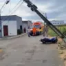 Motociclista derrubou poste em acidente — Foto: Divulgação/Bombeiros