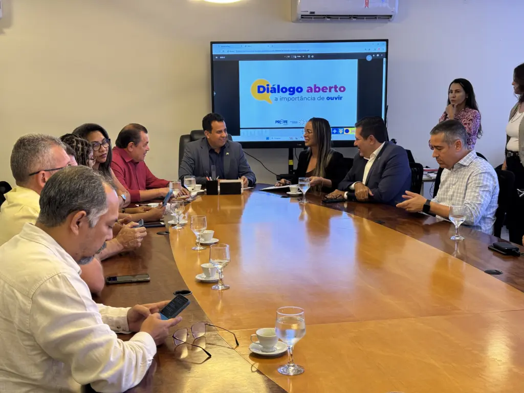 O futuro dos profissionais da Educação, por meio do PCCR, está entre as principais pautas do parlamentar O futuro dos profissionais da Educação, por meio do PCCR, está entre as principais pautas do parlamentar