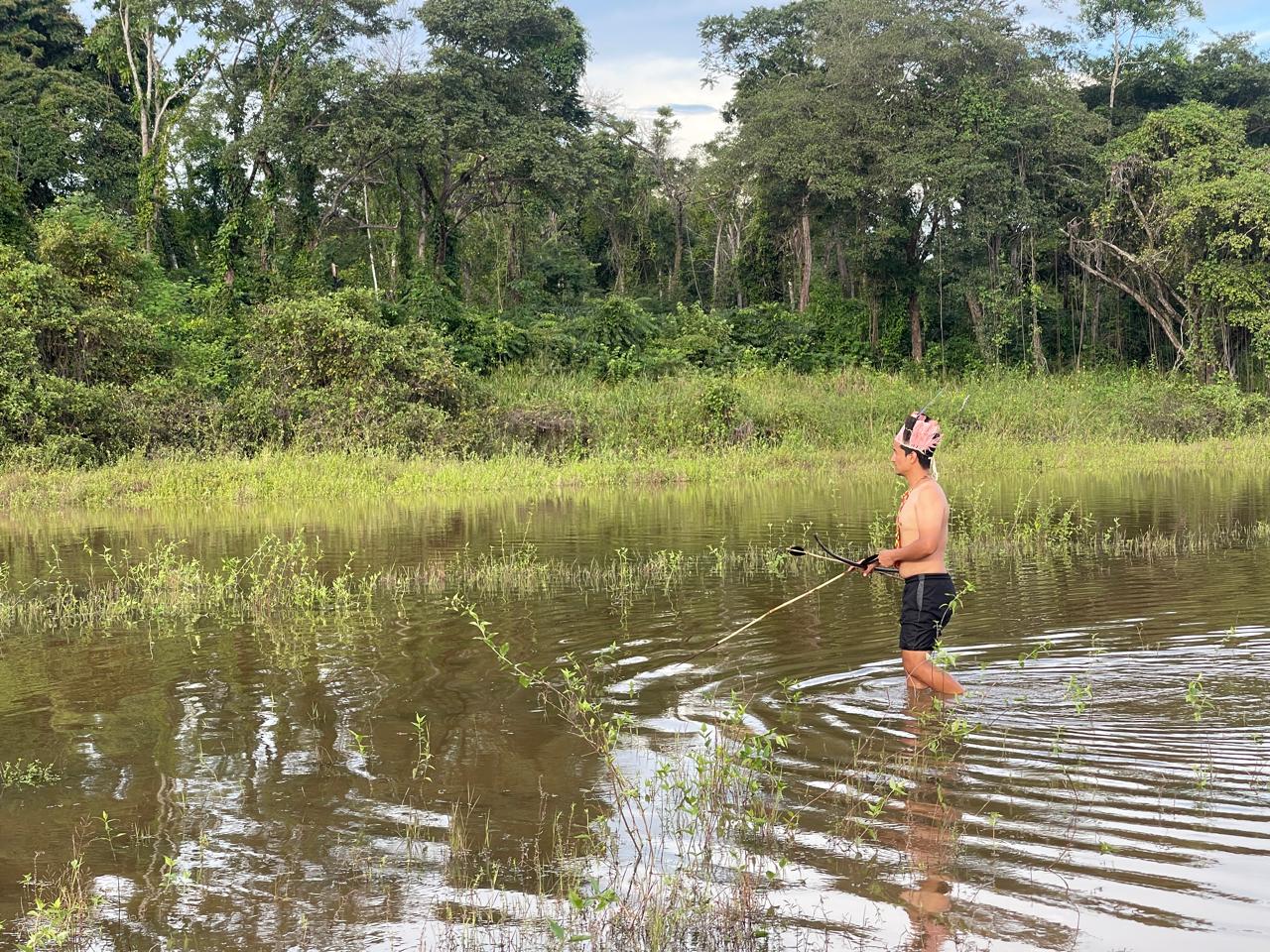 Guerreiro Iny Javaé - Pesca de Arco e Flecha Foto @MarcoJacobBrasil