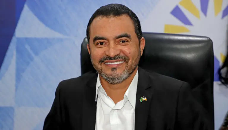 Governador Wanderlei Barbosa assina nesta segunda-feira, 28 de abril, às 9 horas, a ordem de serviço para a retomada das obras do Anel Viário do Parque Agroindustrial de Paraíso - Foto: Adilvan Nogueira/Governo do Tocantins Governador Wanderlei Barbosa assina nesta segunda-feira, 28 de abril, às 9 horas, a ordem de serviço para a retomada das obras do Anel Viário do Parque Agroindustrial de Paraíso - Foto: Adilvan Nogueira/Governo do Tocantins