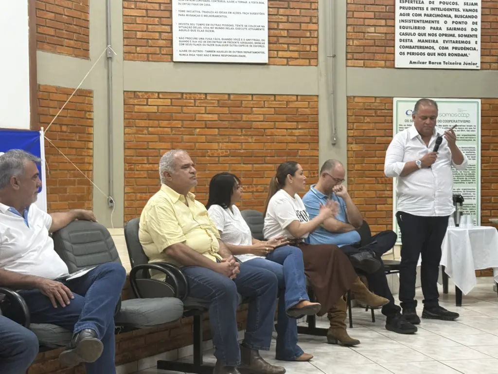 Ministro fala por telefone em reunião com Movimento BR-235 TO/MA, confirma manutenção e promete surpreender na construção da nova ponte em Aguiarnópolis 
