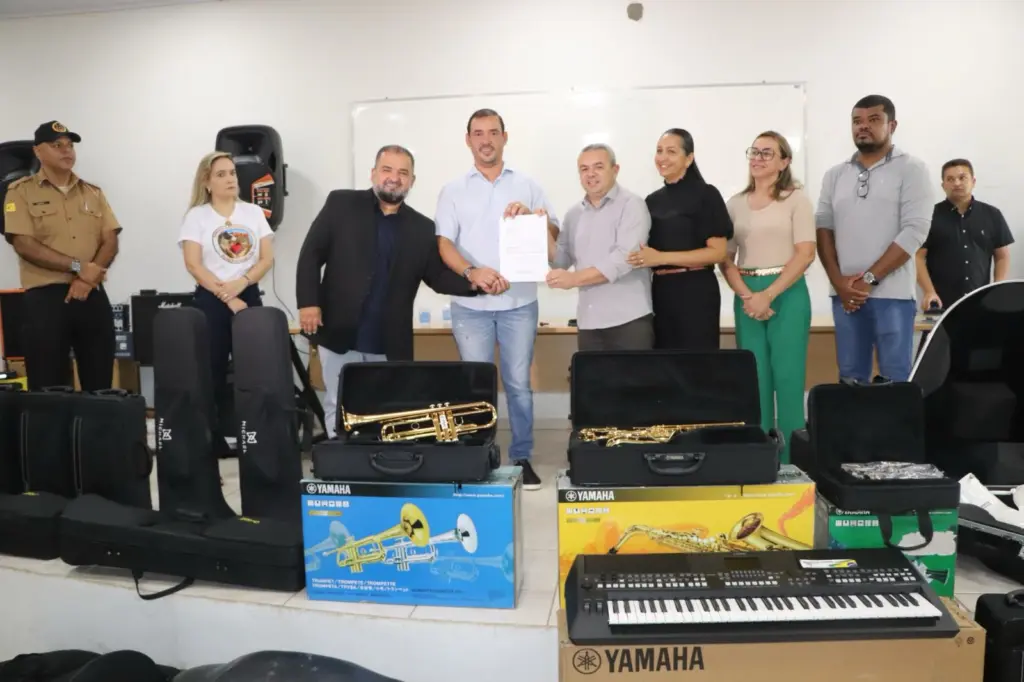 Com emendas de Vicentinho Jr, Porto Nacional recebe Castra Móvel, equipamentos e novos instrumentos para a Banda Municipal