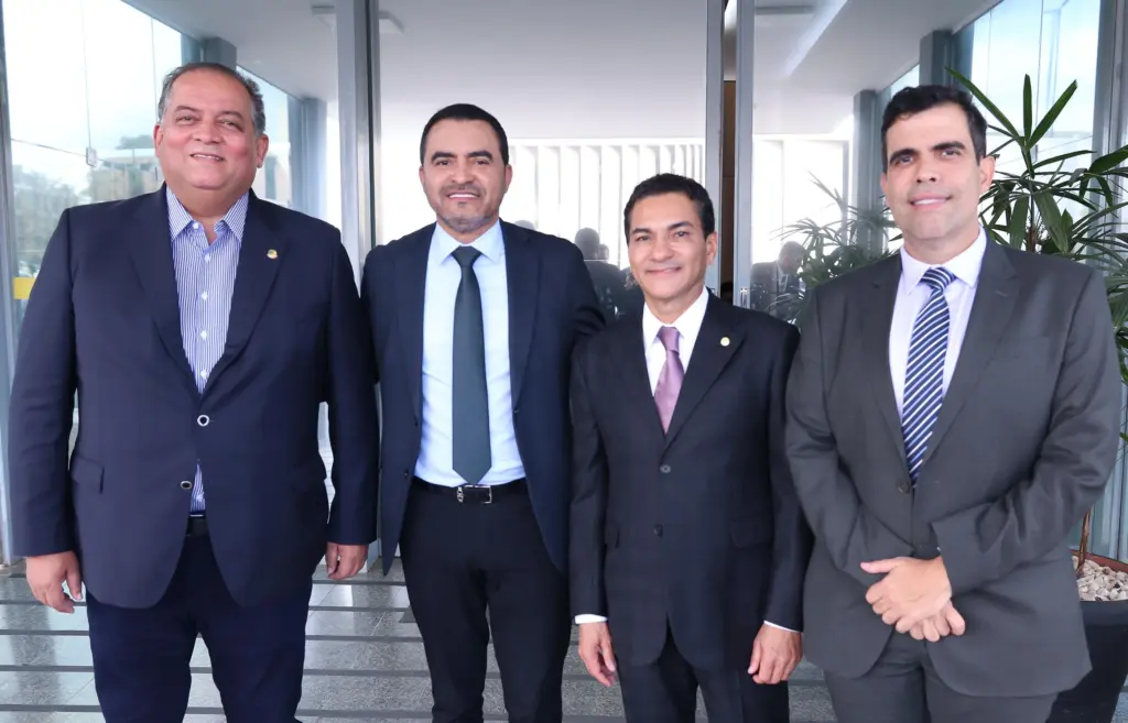 Wanderlei e Eduardo Gomes pedem agilidade e discutem urgência na situação das rodovias no Bico; Ministro faz compromisso de resolver