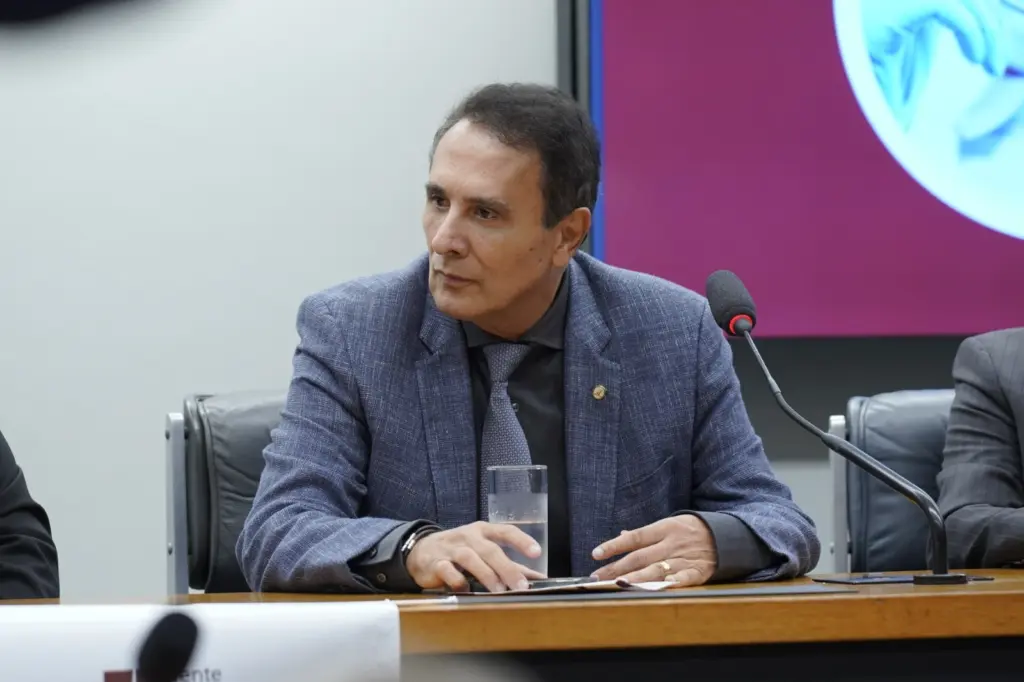 PL de Gaguim propõe priorizar banheiros privativos nas habitações PL de Gaguim propõe priorizar banheiros privativos nas habitações