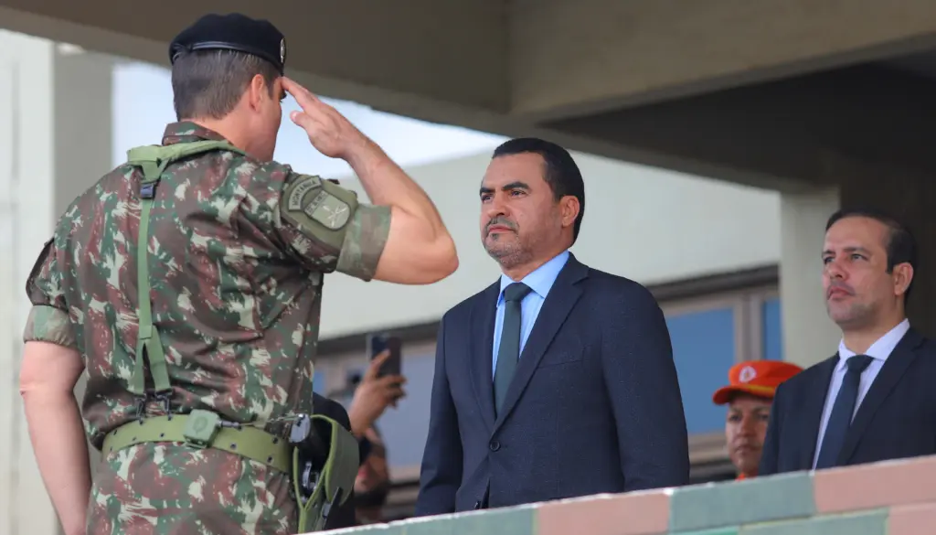 Governador Wanderlei Barbosa prestigia solenidade em homenagem ao Dia do Exército, realizada no 22º Batalhão de Infantaria Mecanizado, em Palmas - Foto: Antonio Gonçalves/Governo do Tocantins Governador Wanderlei Barbosa prestigia solenidade em homenagem ao Dia do Exército, realizada no 22º Batalhão de Infantaria Mecanizado, em Palmas - Foto: Antonio Gonçalves/Governo do Tocantins