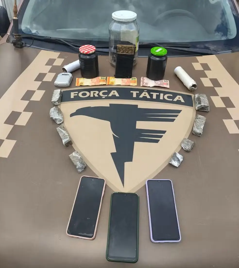 Filho, mãe e nora foram presos por suspeita de tráfico de drogas — Foto: Divulgação/PMTO