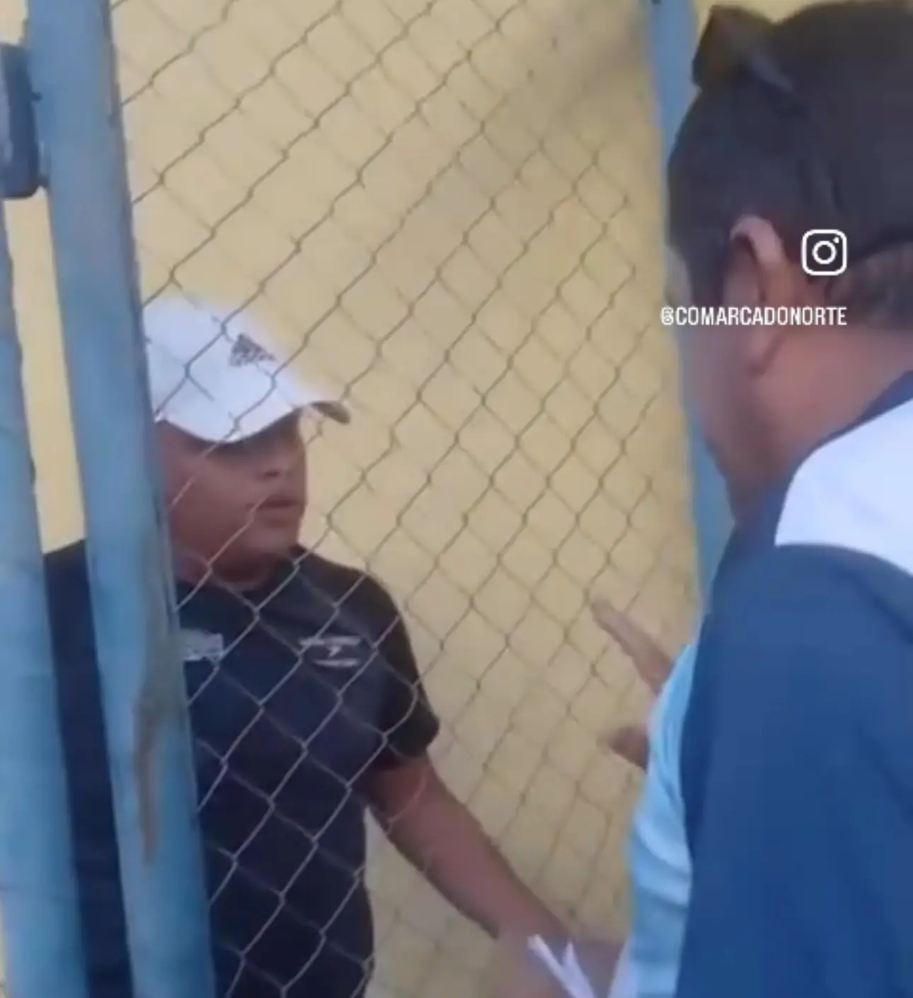 Secretário é barrado em campo, ameaça quebrar vestiário e episódio viraliza nas redes; VÍDEO